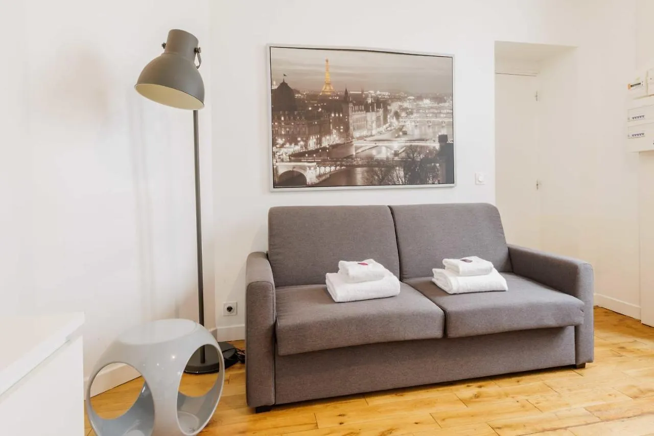 Lovely Studio Near Eiffel Tower Apartment Paris